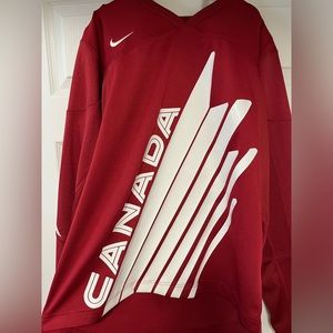 Nike Men’s hockey team Canada retro jersey. Size S